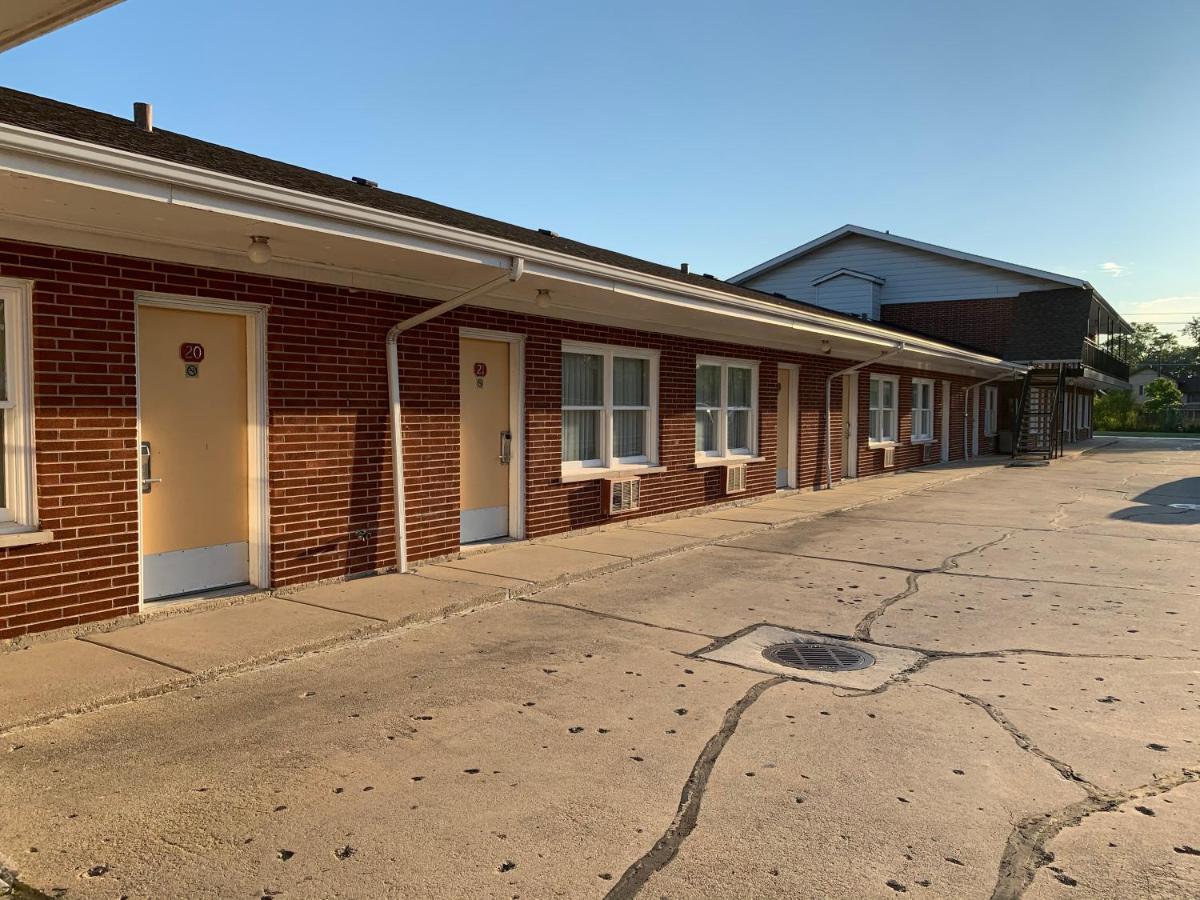 New Relax Inn Bridgeview Exterior photo
